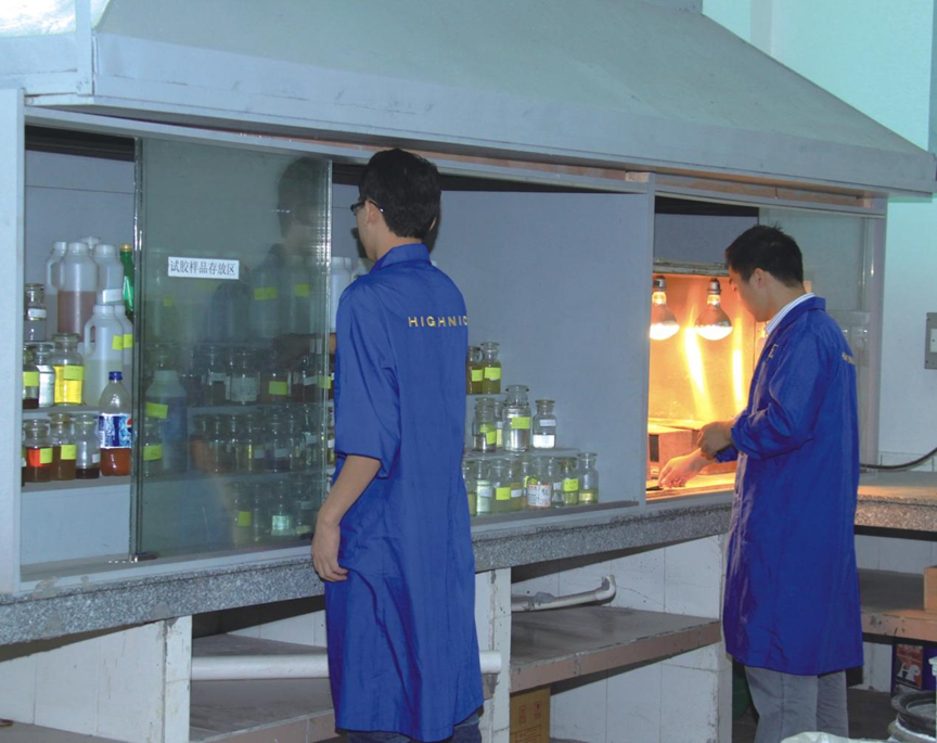 SPC板生产厂家应该如何选择包覆胶生产商1