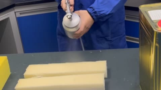 家具工厂应该如何更好地选择沙发海绵专用胶?1